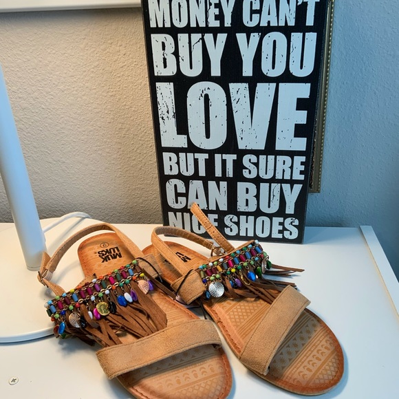 Mike Luk sandals with tassels, size 9 - Picture 2 of 5